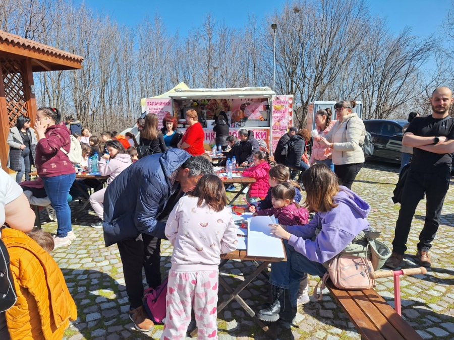 Осемдесет деца се включиха в арт-ателие “Рисуване и музика на Перистера“