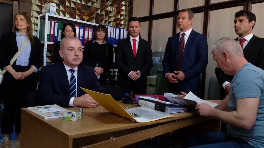 Румен Радев регистрира хората си в Пазарджик, ето пълната листа на „Прогресивна България“ /ОБНОВЕНА/