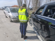 Масирани проверки на водачи и автомобили на разклона за Говедаре