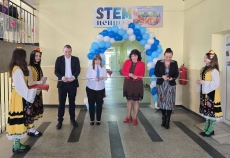 Модерно бъдеще за ОУ „Любен Каравелов“ – вчера откриха голям STEM център (снимки)