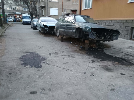 Читателско: Автосервиз-свинщина на улица в Пазарджик!