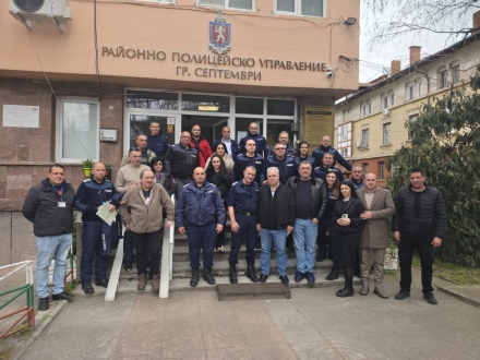 Дългогодишен служител на РУ МВР-Септември излезе в заслужена пенсия