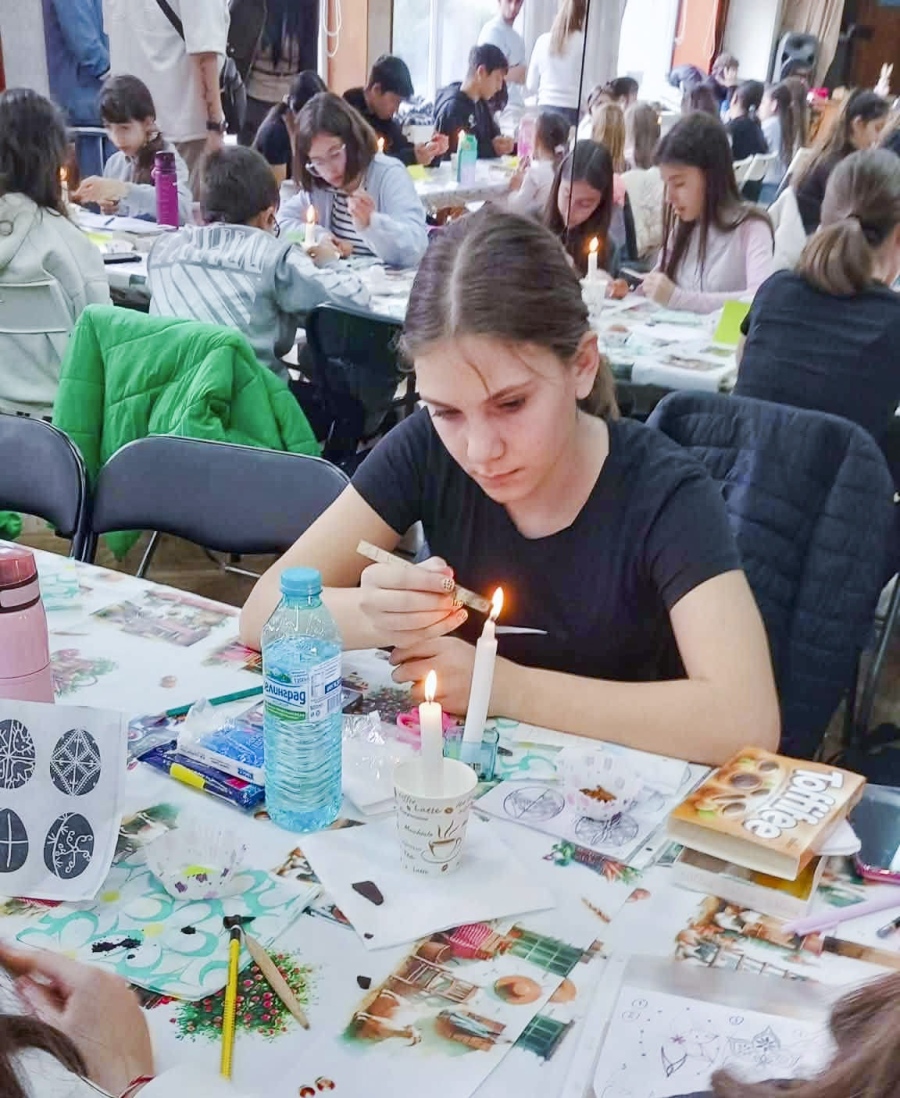 Над 60 деца и младежи шариха яйца по традиционната за Чепинския край техника във Велинград