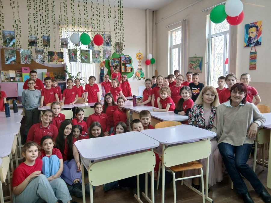 Писателката Ивелина Радионова гостува в НУ “Васил Левски“ и читалище “Н. Й. Вапцаров – 1897 г.“ в Пазарджик