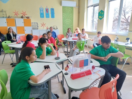 Два модерни СТЕМ кабинета по природни науки откриха в училището в Калугерово