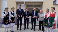 Кметът Куленски и министър Найденов прерязаха лентата на първия от 13-те новосанирани блока - този на бул. “Георги Бенковски“ 46 – 60 в Пазарджик по НПВУ - ос \