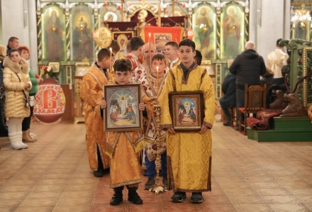 Христос воскресе, уважаеми читатели, със снимка от църквата в Батак!