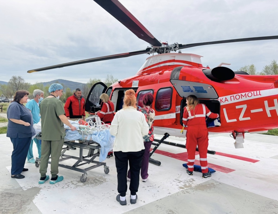 Въздушна линейка откара тази нощ пациентка с аневризма от Панагюрище до столична болница