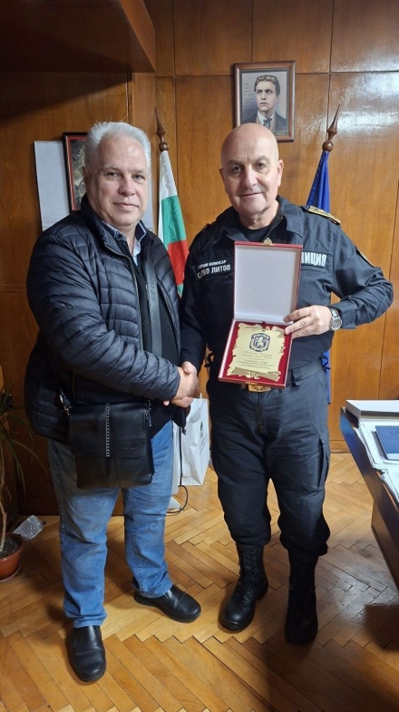 Почетен плакет получи старши инспектор Лъчезар Павлов от Белово