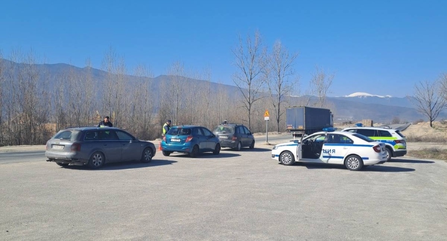 За едно денонощие преди изборите провериха 48 търговски обекти, заложни къщи и фирми, както и 2005 души и 1562 автомобила