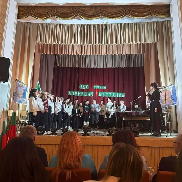 Третокласници от СУ “Кирил и Методий“ в Нова махала облякоха четнически униформи във вълнуващ родолюбив урок