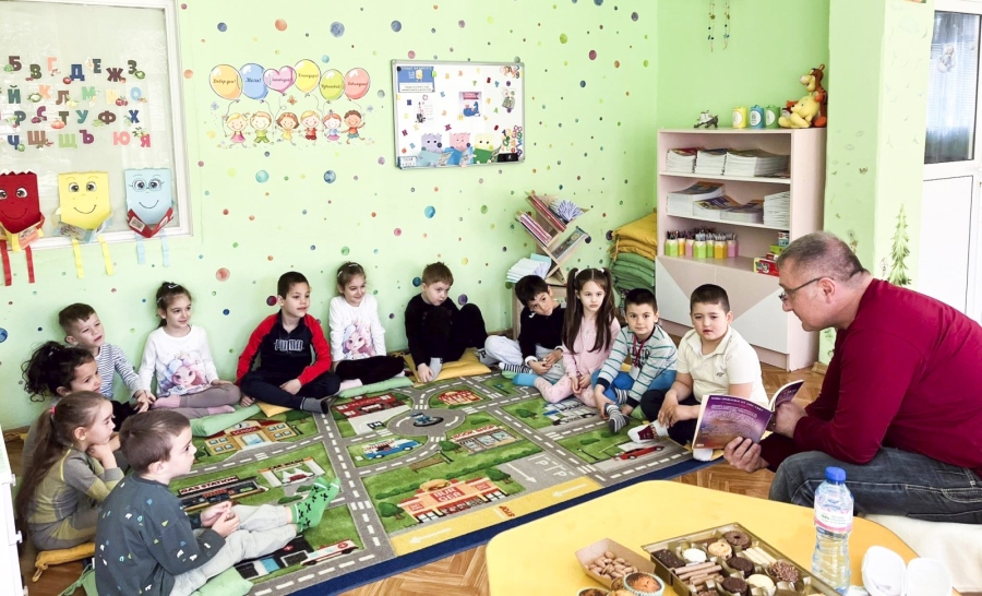 И главният редактор на “Знаме“ участва в „Похода на книгите“