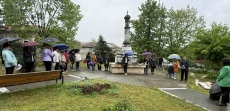 Дъждът не попречи на лесичовци да се поклонят пред подвига на героите от Априлското въстание