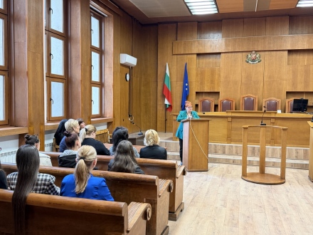 В Окръжния съд производствената си практика започнаха ученици от ПГИМ – Пазарджик