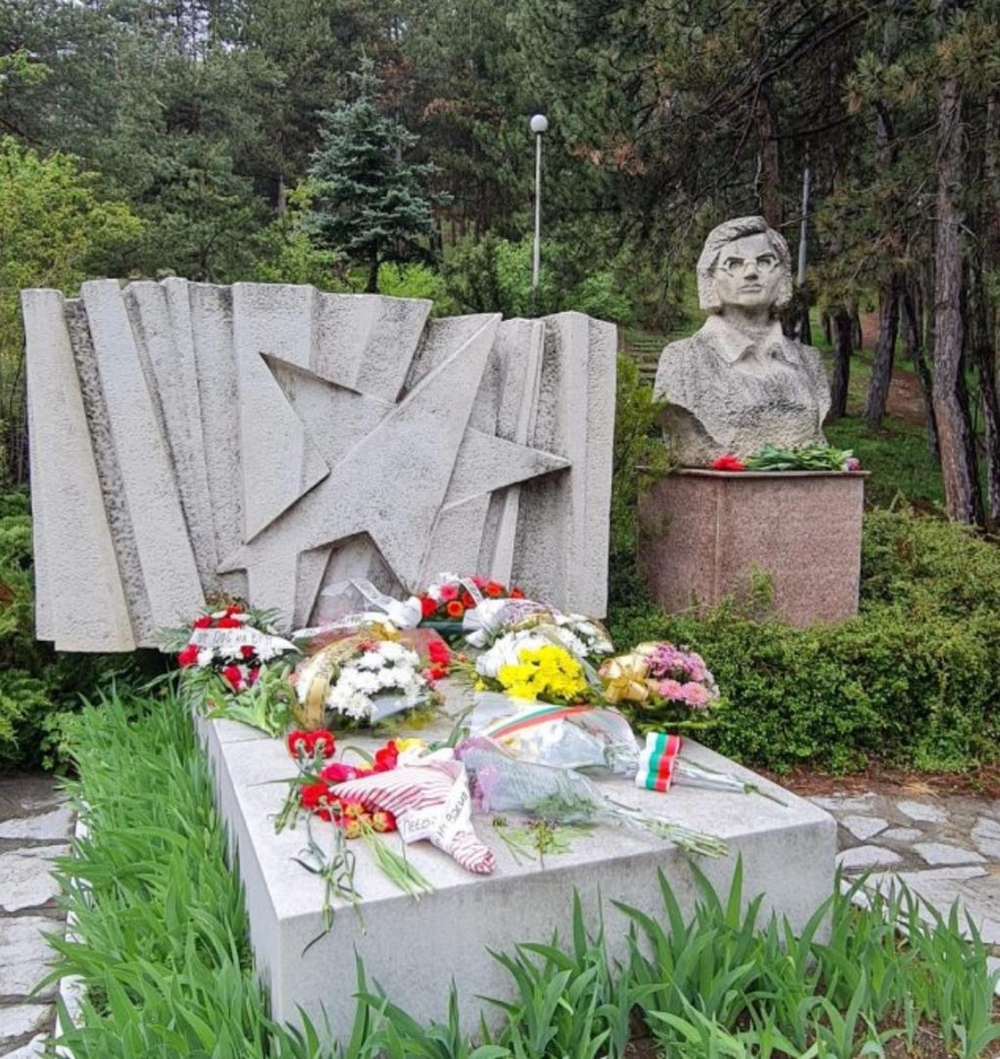 Днес в курорта си спомнят за Вела Пеева