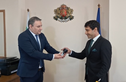 Борислав Богословов получи печата на Областната управа от Любомир Гечев