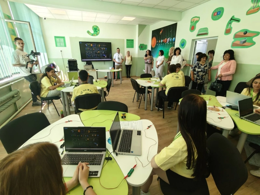 Поредна крачка към иновациите: ПГ по МЗС в град Септември откри модерно STEM пространство