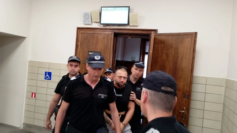 Постоянен арест за инфлуенсъра Стоян Колев, той крещи и псува в съда /СНИМКИ, ОБНОВЕНА/