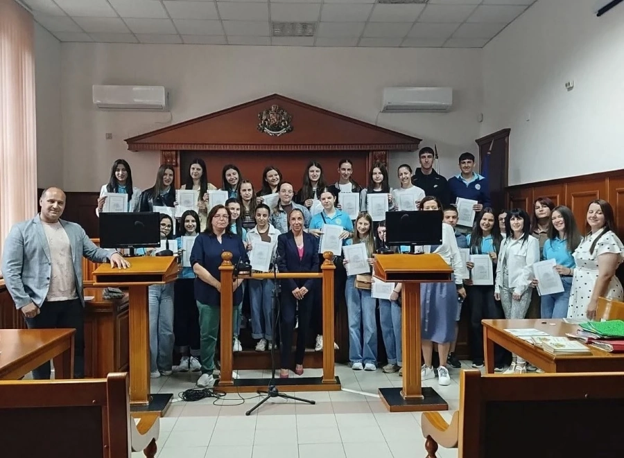 Ученици от Велинград и региона успешно завършиха участието си в Образователната програма на ВСС и МОН