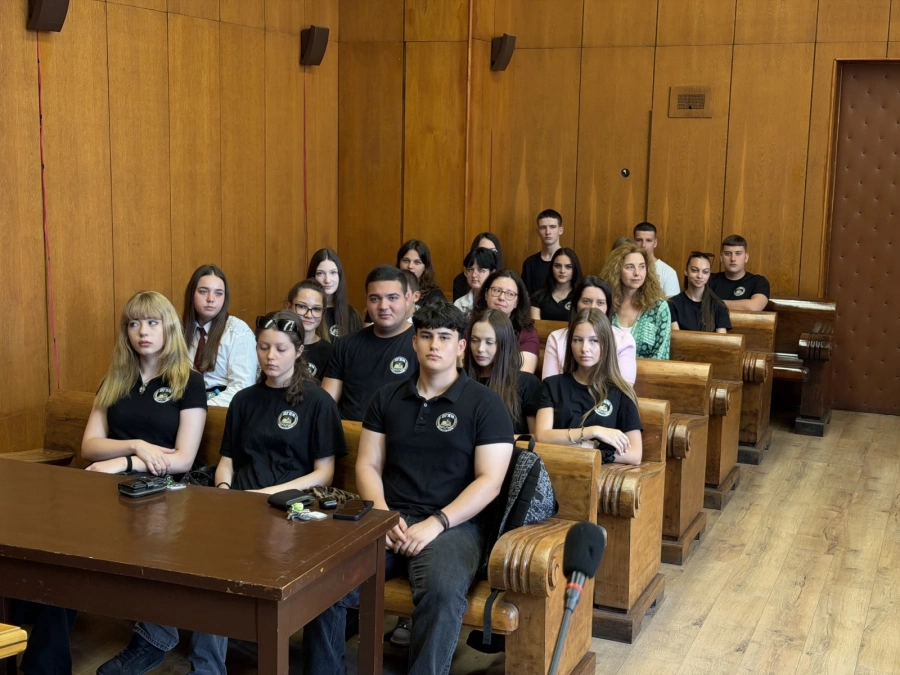Десетокласници и единайсетокласници започнаха практиката си в Окръжния съд