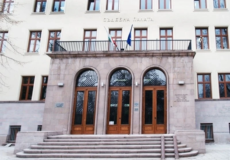 И в Съдебната палата в Пазарджик евакуираха сградата заради сигнал за бомба