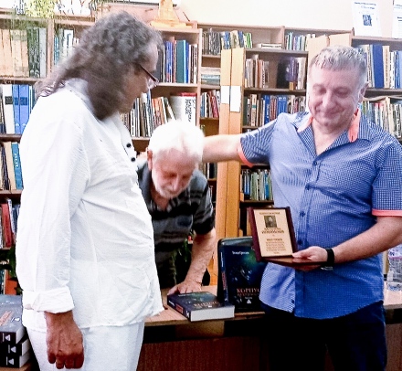 Тодор Гроздев получи Националната награда за журналистика „Стоян Власаков“ при представянето на „Корпус некрологус“