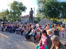 Ехо от красиви времена край шадравана в Стрелча