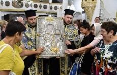 Днесв Септември идва дядо николай с чудотворната икона на Пресвета Богородица – “Златна ябълка“