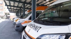 Хлапаци дрогирани и неадекватни на улица в Пазарджик, в Спешното са