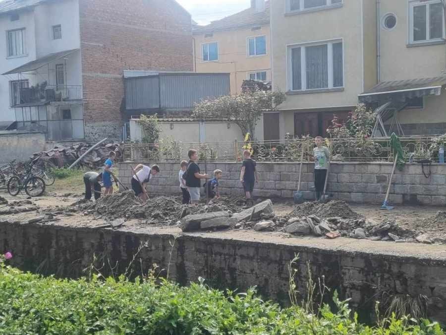 Започна изплащането на помощите на пострадалите от наводненията в Пещера и Батак