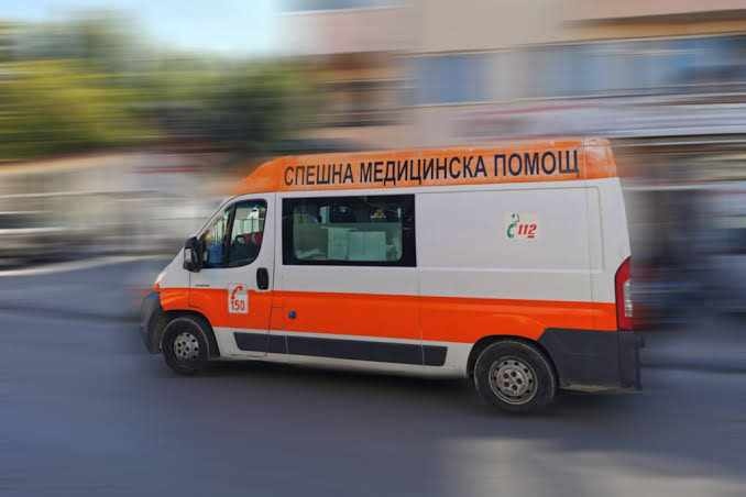 19-годишен водач загина на място, майка и двете й малки деца оцеляха