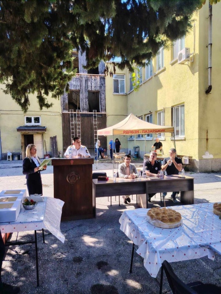 Отличиха заслужили пожарникари