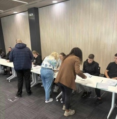 Ученици от ПГХВТ “Атанас Ченгелев“ в Пещера подписаха трудови договори с “Биовет“ АД