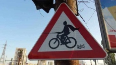 Велосипедист изскочи внезапно на пътното платно, блъсна го автобус