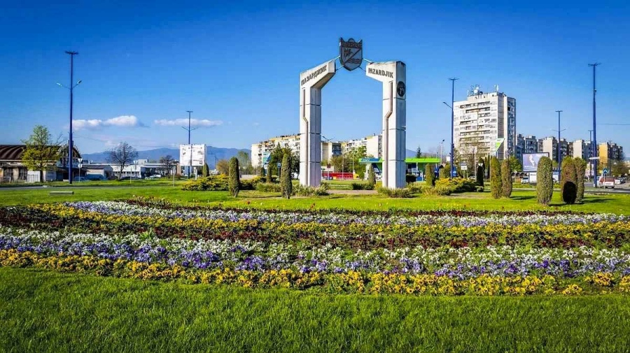 Върви есенно зацветяване и озеленяване и в Пазарджик