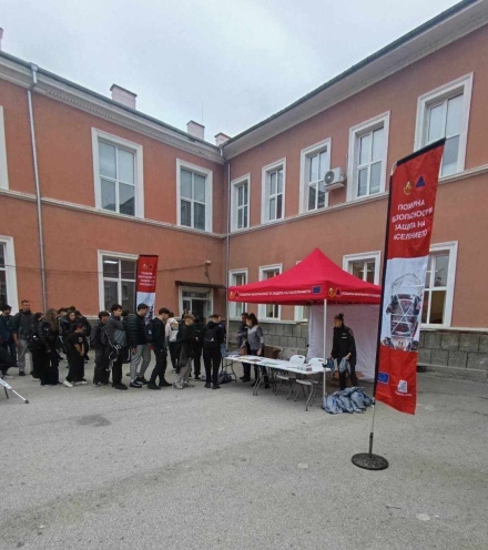 Учебна евакуация в математическата гимназия днес